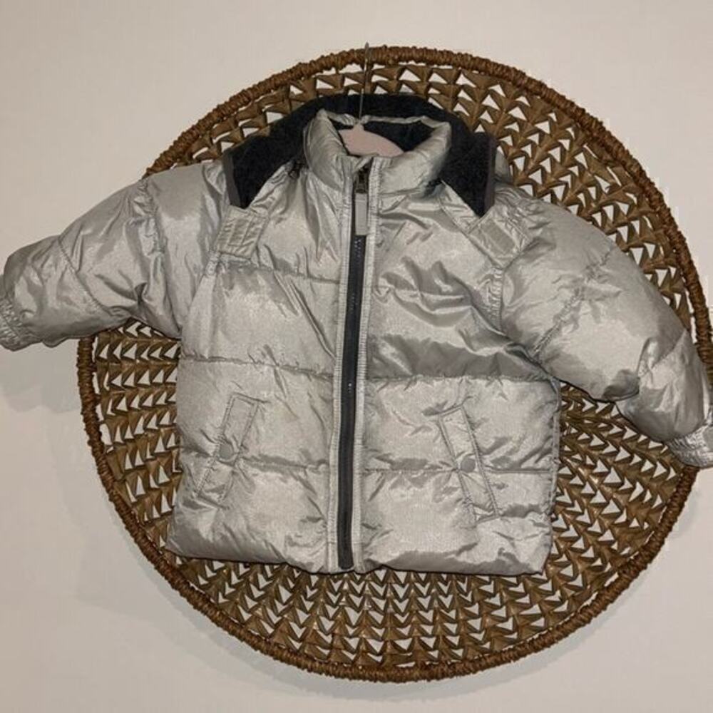 BabyGap boys gray hooded puffer jacket size 18-24 months